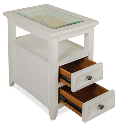 Table de bout traditionnelle Heron Cove de 15 po avec dessus en verre, rangement et tablette - pin blanc