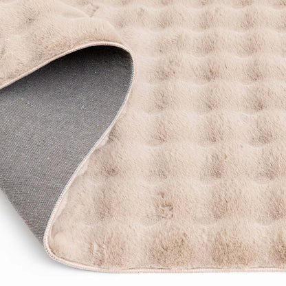 Tapis en fausse fourrure taupe à bulles avec envers en mousse à mémoire de forme – 5' x 7' | Tapis Bubble en fausse fourrure taupe avec revers en mousse à mémoire de forme - 5 pi x 7 pi | BUBBTP06