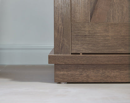 Armoire d'appoint Bristow 31" avec tablettes et porte de grange coulissante - Chêne noyer | Armoire décorative Bristow de 31 po avec tablettes et porte de grange coulissante - chêne noyer | BRIBRACC