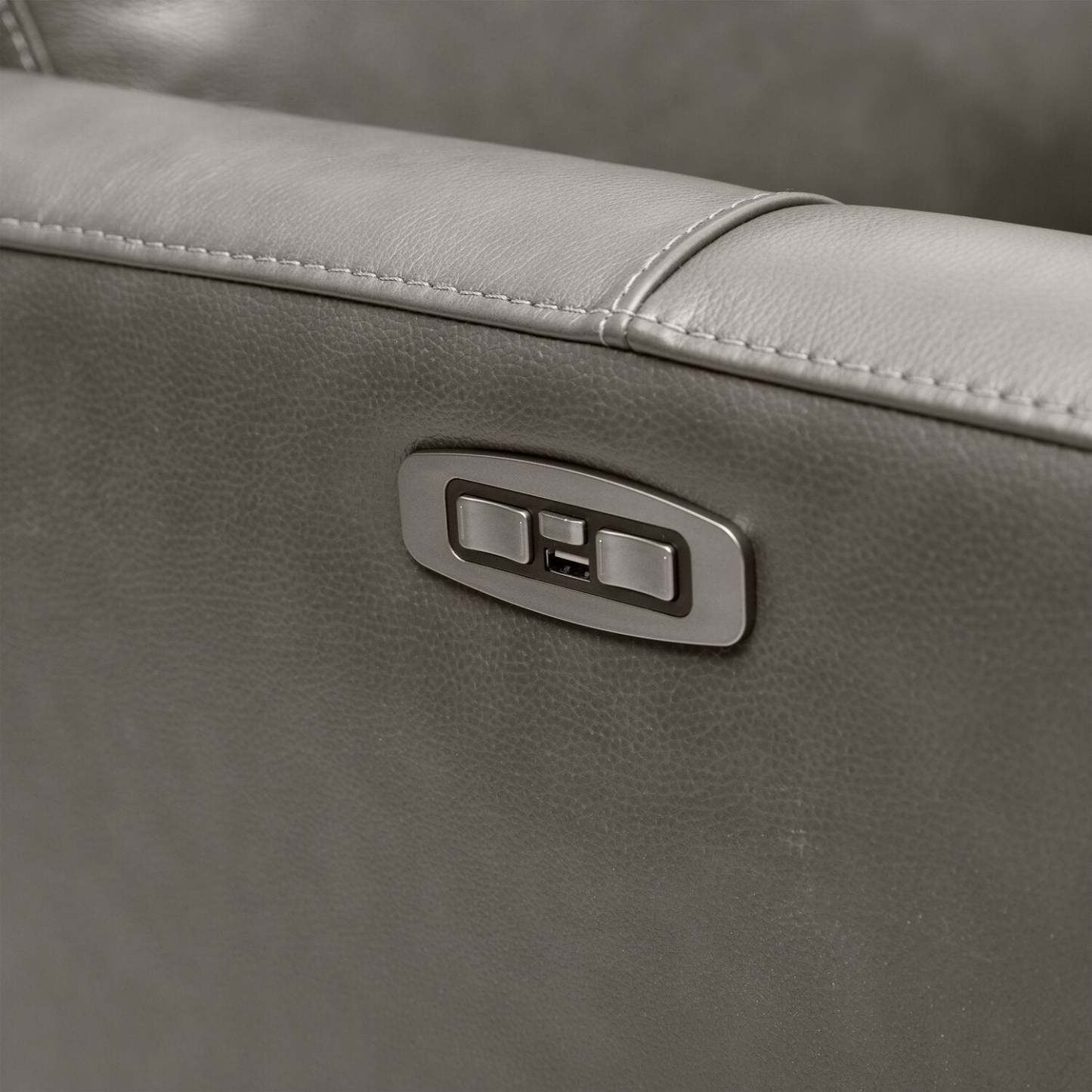 Bryce 35.5 Top-Grain Genuine Leather Power Reclining Chair with Power Headrest - Grey | Fauteuil à inclinaison électrique Bryce de 35,5 po en cuir véritable de qualité supérieure avec appuie-tête électrique - gris