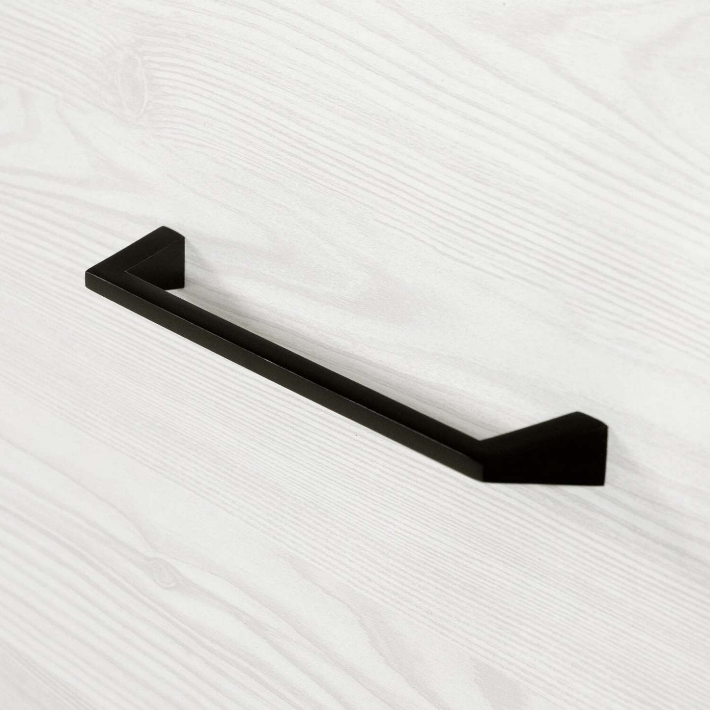 Table de nuit Everley à 2 tiroirs avec port USB, 19,5 W - Blanc | Table de nuit Everley de 19,5 po (L) à 2 tiroirs avec port USB - blanche