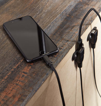 Table de chevet Abby à 2 tiroirs avec port USB, 21,8 L x 24,5 H - Marron | Table de nuit Abby de 21,8 po (L) x 24,5 po (H) à 2 tiroirs avec port USB - brune