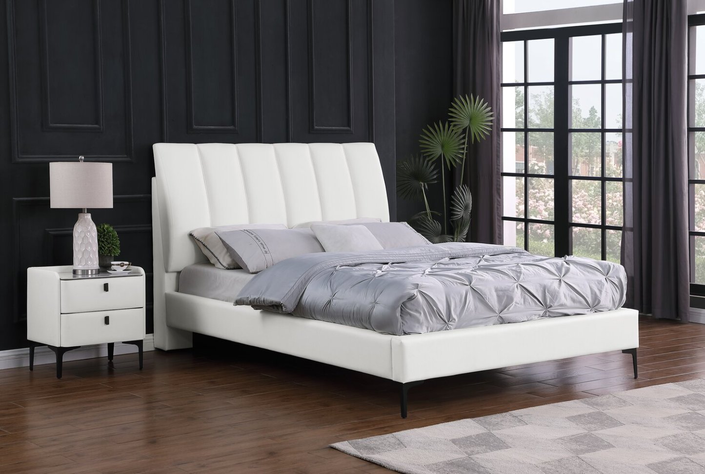 Lit plateforme rembourré Nova en tissu de cuir végétalien blanc - Queen Size | Lit plateforme rembourré Nova en tissu de cuir végétalien blanc - format grand lit
