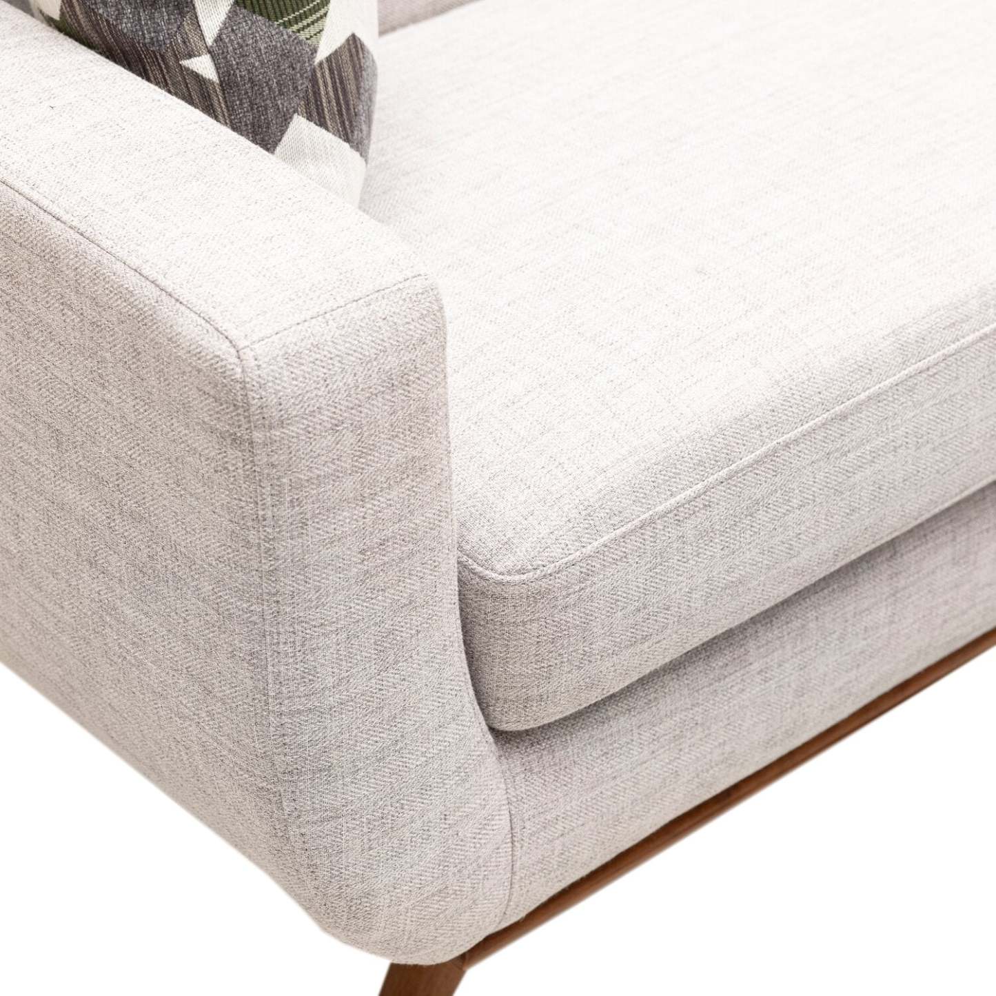Kort & Co. Freeman 80” Linen-Look Fabric Condo Size Sofa with Wood Legs - Dove White | Sofa Freeman de Kort & Co. de 80 po de format condo en tissu d’apparence lin avec base et pattes en bois - blanc colombe