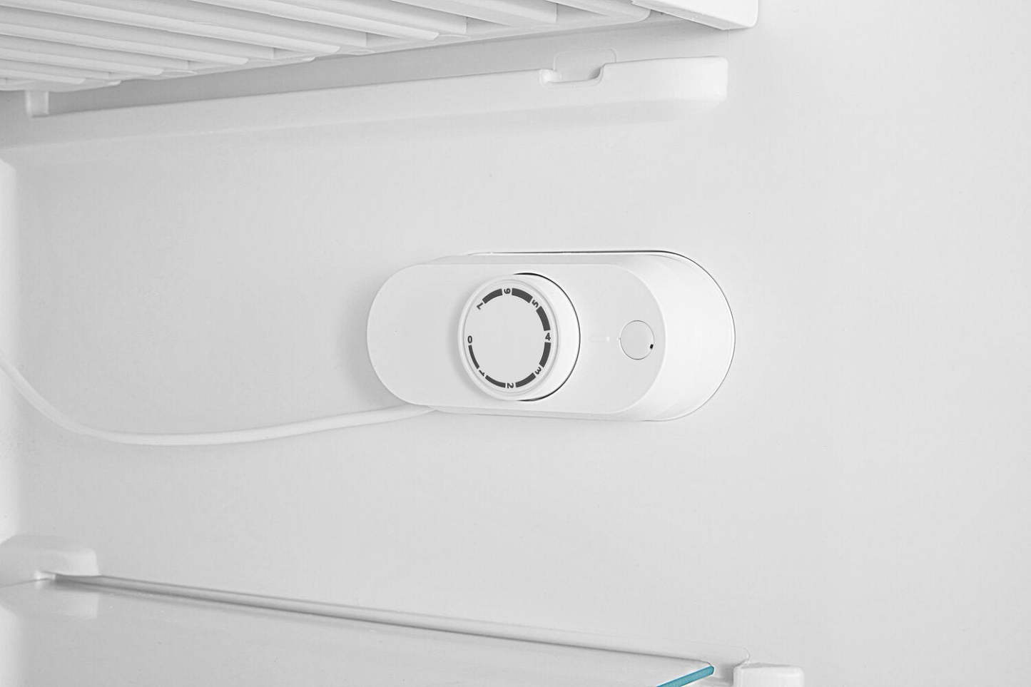 Hisense 18,7 4,4 Cu. Fort. Réfrigérateur compact - Argent - RC44C1GSE | Réfrigérateur compact Hisense de 4,4 pi3 et de 18,7 po - argenté - RC44C1GSE | RC44C1GE