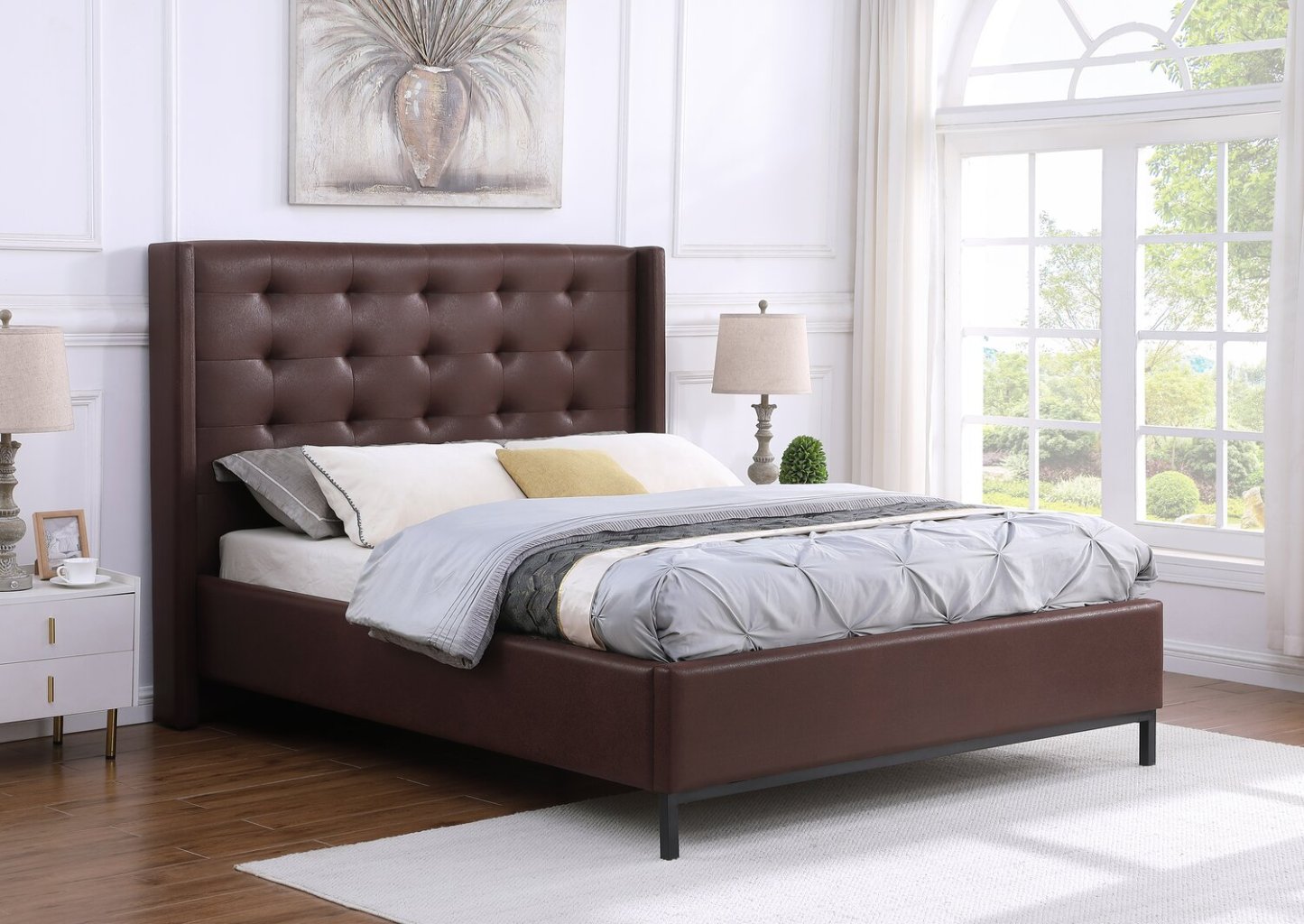 Lit plateforme rembourré Hugo en tissu de cuir végétalien marron, capitonné - Queen Size | Lit plateforme rembourré Hugo en tissu de cuir végétalien brun avec capitonnage - format grand lit