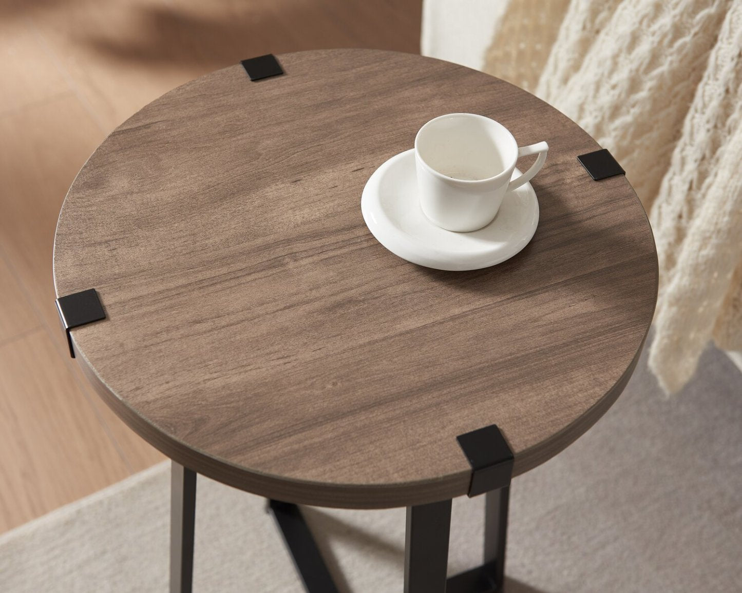 Table de fauteuil Pauly de 15 po avec dessus d’apparence bois - noisette