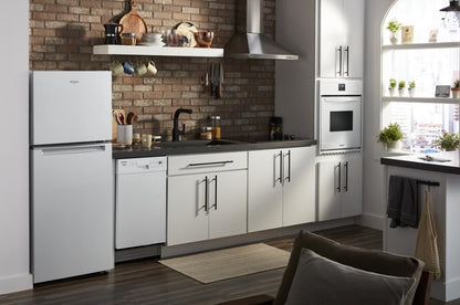 Réfrigérateur Whirlpool de 24 po et de 11,6 pi³ à congélateur supérieur - blanc - WRT112CZJW | Tourbillon 24 11,6 Cu. Fort. Réfrigérateur à congélateur supérieur - Blanc - WRT112CZJW