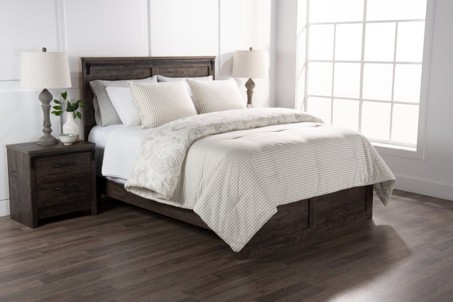 Indie Paisley 3-Piece King Comforter Set - White|Ensemble d'édredon Indie Paisley 3 pièces pour très grand lit - blanc|PAISL3KG