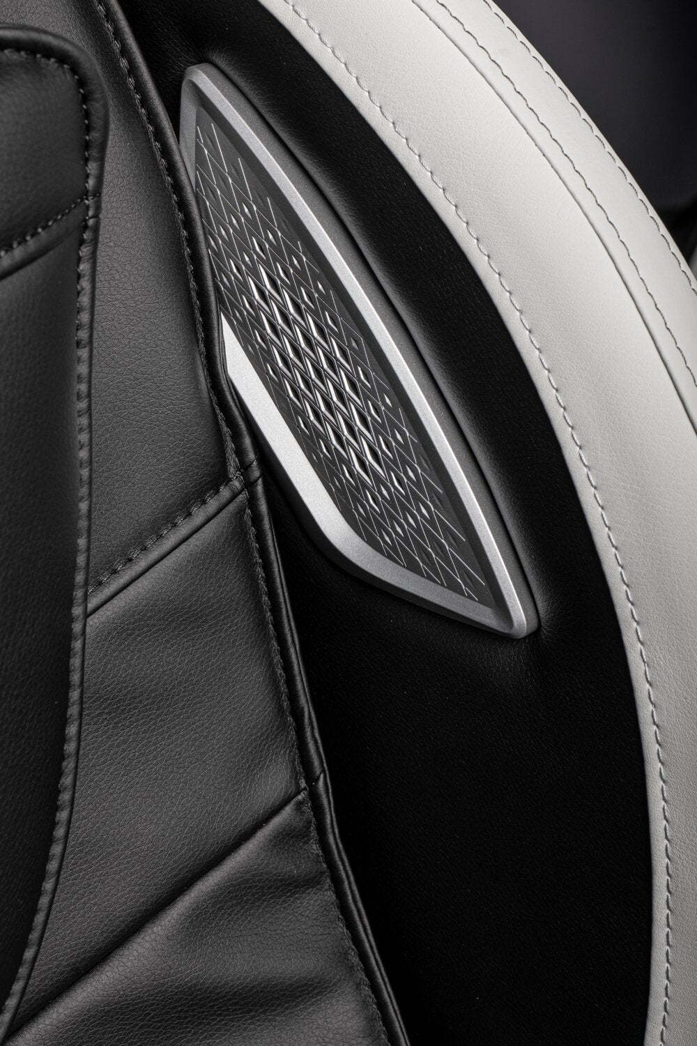 Fauteuil de massage Urban de Panasonic de 29,5 po en tissu d’apparence cuir avec Bluetooth et port USB - noir