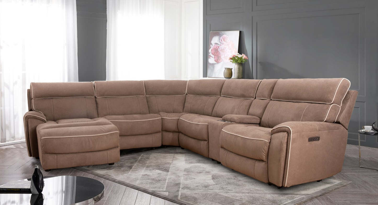 Cindy Crawford Home Newport 6-Piece Left-Facing Faux Suede Power Reclining Sectional with USB Port - Taupe | Canapé sectionnel inclinable électrique Newport de Cindy Crawford Home 6 pièces en suédine avec port USB - taupe