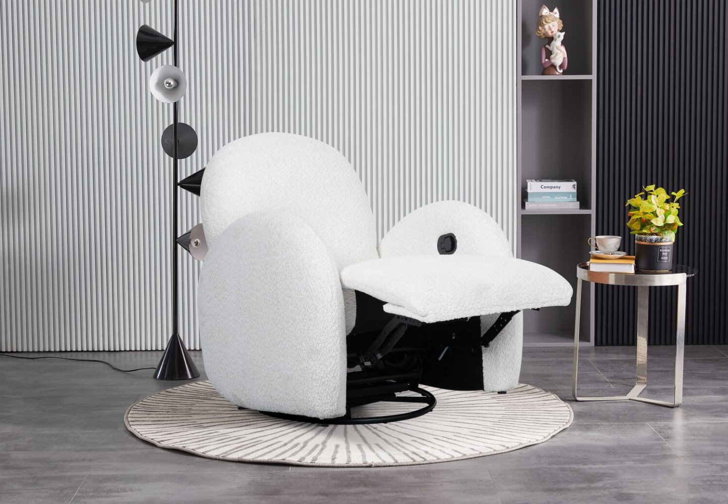 Fauteuil d'appoint inclinable et pivotant en tissu chenille Shay 33 - River Rock Beige | Fauteuil d'appoint coulissant, pivotant et inclinable Shay de 33 po en tissu de chenille - beige pierre de rivière