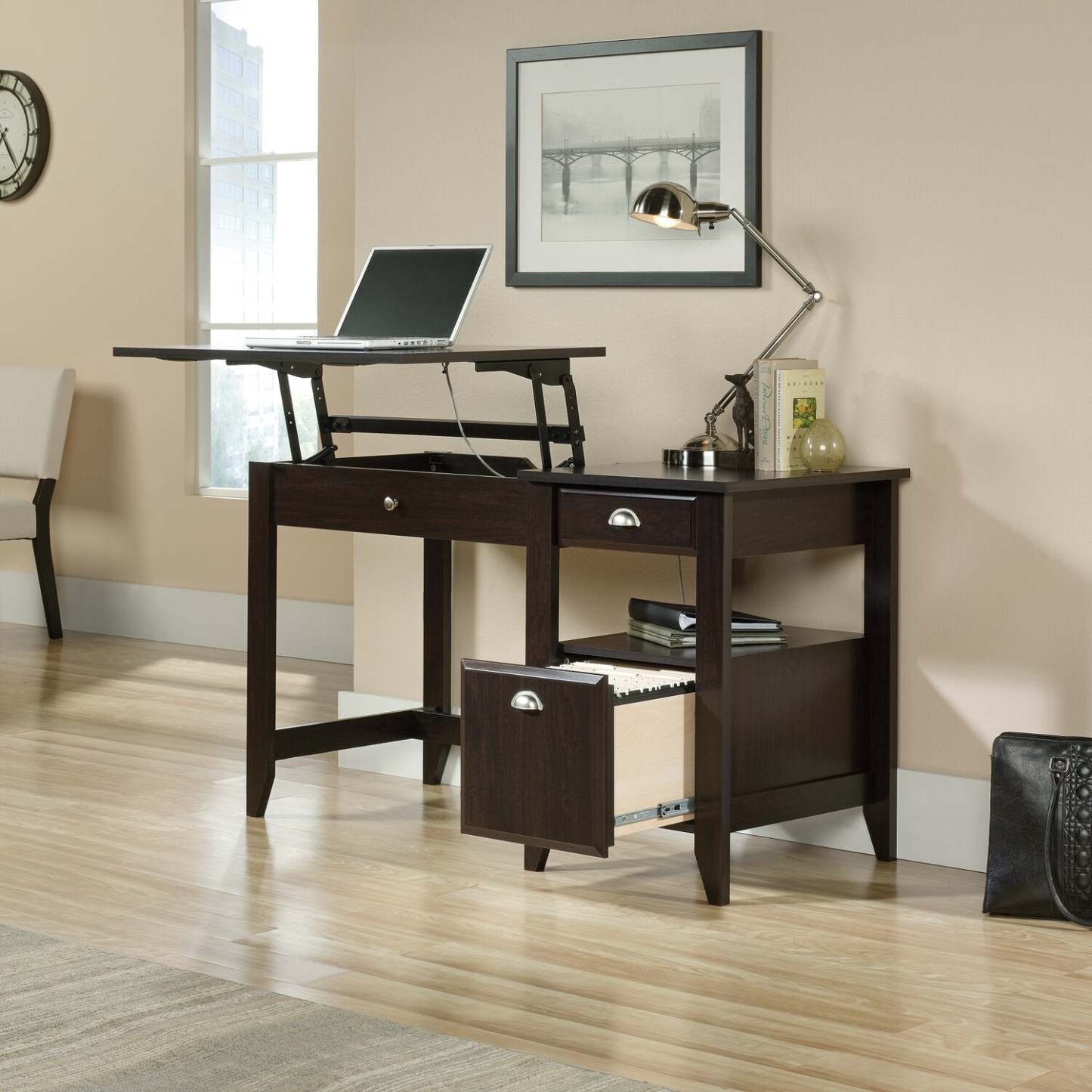 Bureau traditionnel Murray de 53 po avec dessus relevable et rangement - brun foncé