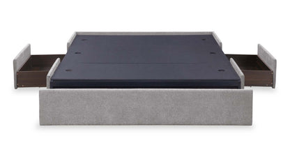 Lit de rangement Amos rembourré en tissu gris avec tête de lit à canaux et 3 tiroirs intégrés - format grand lit