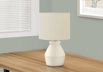 17 Cream Ceramic Linen Drum Shade Table Lamp|Lampe de table de 17 po en céramique crème avec abat-jour cylindrique en lin