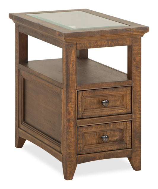 Hanson 15” Traditional Pine Chairside Table with Storage - Toasted Nutmeg | Table de fauteuil traditionnelle Hanson de 15 po en pin - muscade grillée