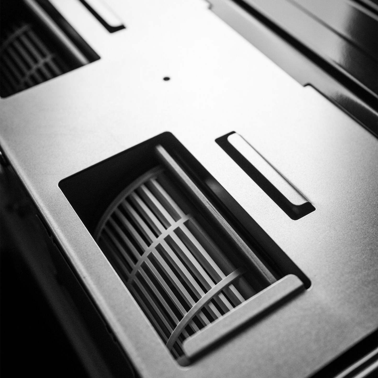 Danby 1,4 Cu. Fort. Four à micro-ondes sur cuisinière - Acier inoxydable - DOM014401G1 | Quatre à micro-ondes à hotte intégrée Danby de 1,4 pi3 - acier inoxydable - DOM014401G1 | DOM01441