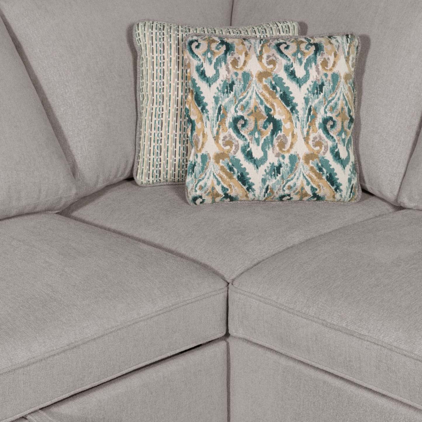 Scott Living Haven 3-Piece Left-Facing Chenille Fabric Sleeper Sectional with Storage Chaise - Grey | Canapé-lit sectionnel gauche Haven de Scott Living 3 pièces en tissu de chenille avec chaise longue de rangement - gris