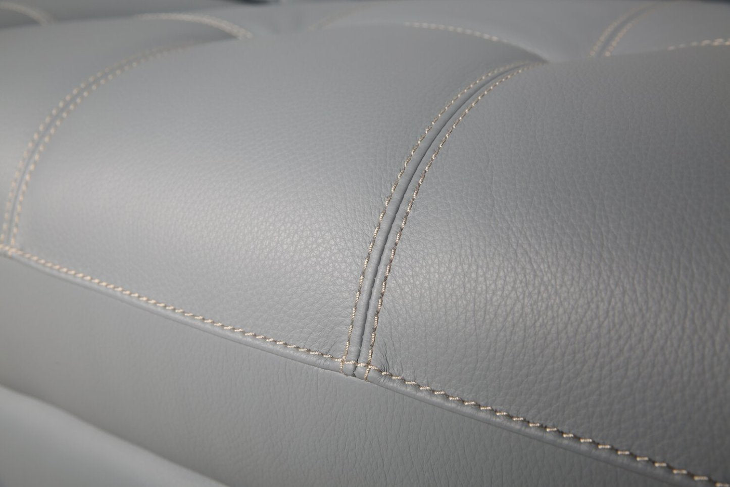 Sofa sectionnel à inclinaison électrique Geneva 3 pièces en cuir véritable avec appuie-têtes électriques et port USB - bleu piscine