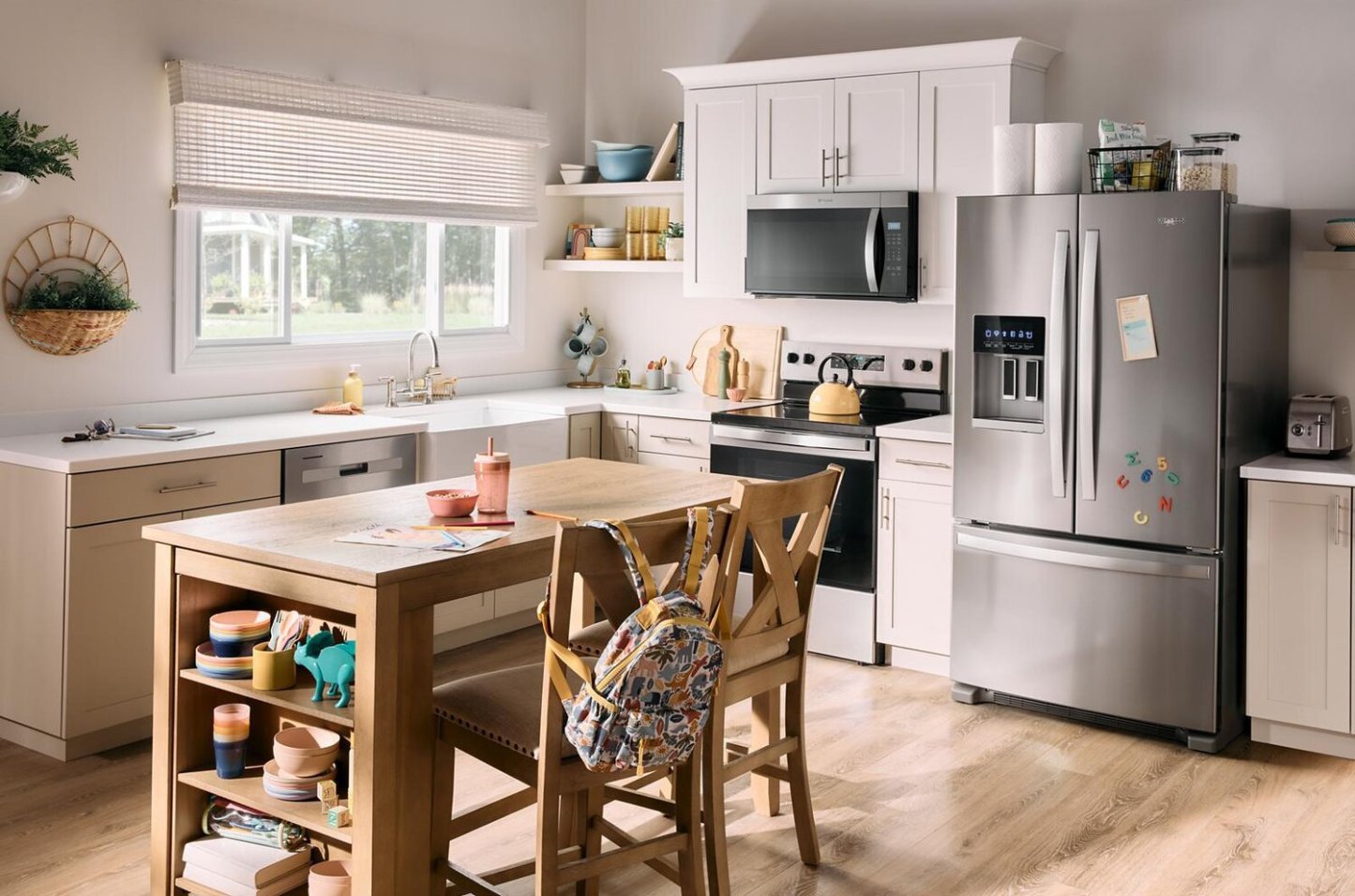 Whirlpool 36 25 Cu. Ft. Réfrigérateur à portes françaises avec distributeur d’eau et de glaçons - WRFF3436RZ | Réfrigérateur Whirlpool de 36 po et de 25 pi³ à portes françaises avec distributeur d’eau et de glaçons - WRFF3436RZ | WRFF34RZ