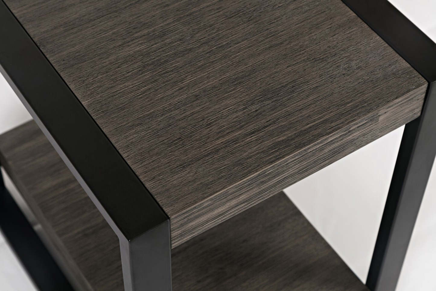 Apex 18 Modern Chairside Table with Shelf - Grey with Black Metal Legs|Table de fauteuil moderne Apex 18 po avec tablette - grise avec pattes en métal noir