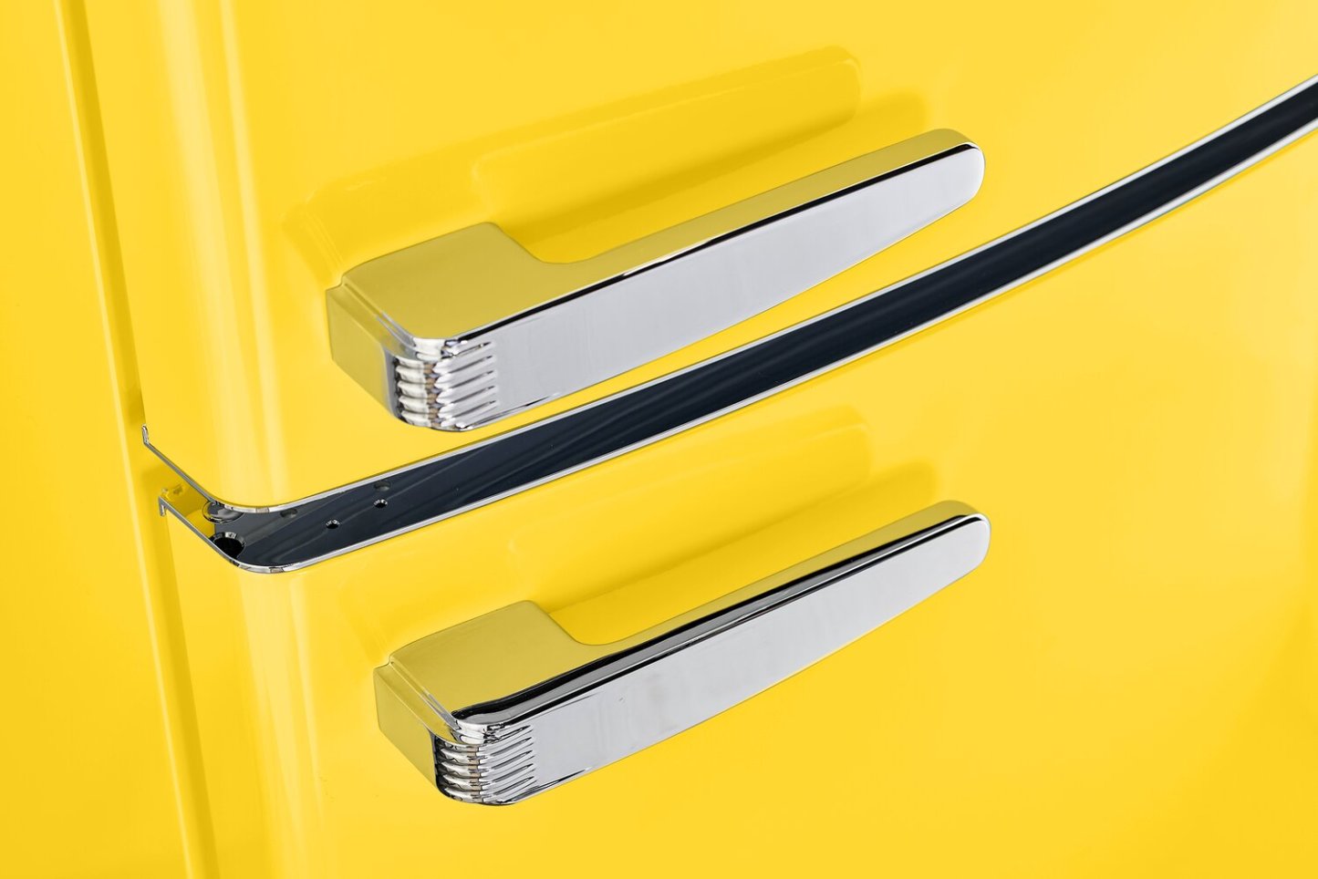 Réfrigérateur Classic Rétro par Unique de 24 po et de 12 pi3 à congélateur inférieur - jaune canari - UGP-340L Y AC | U340LYAC