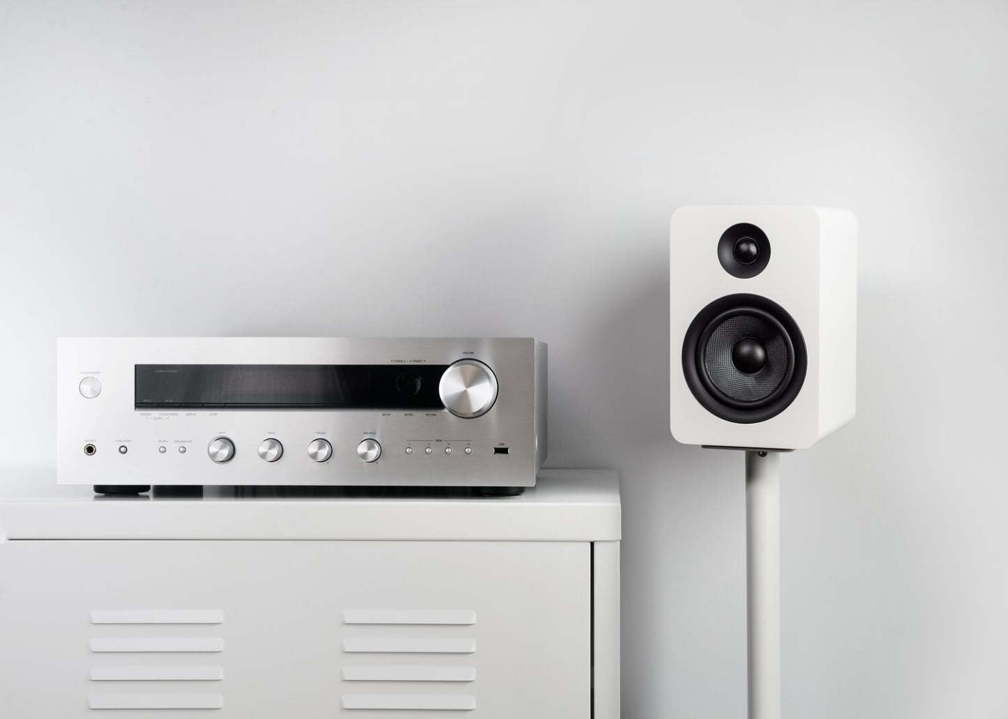 Kanto YU Enceintes bibliothèque passives 5,25 avec 1 tweeter à dôme en soie - Blanc | Haut-parleurs d'étagère passifs Kanto YU 5,25 po avec haut-parleur d'aigus 1 po, dôme en soie -blancs | YUP6WSPK