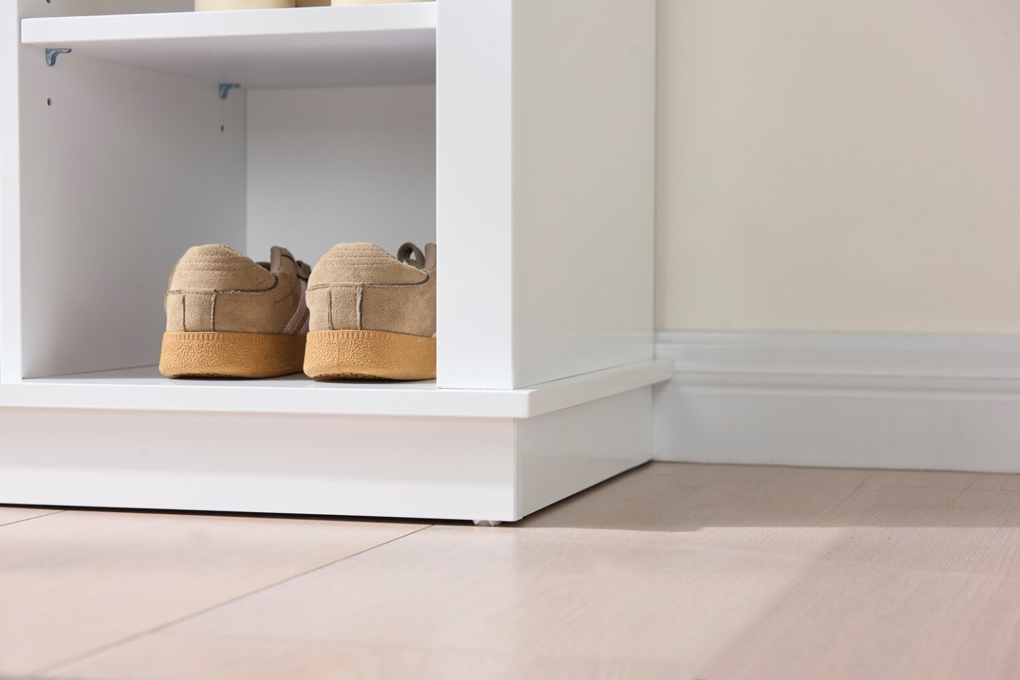 Quinn 39.75 Hall Tree with Shoe Storage - Matte White | Portemanteau Quinn de 39,75 po avec rangement pour chaussures - blanc mat | QUINNHAL