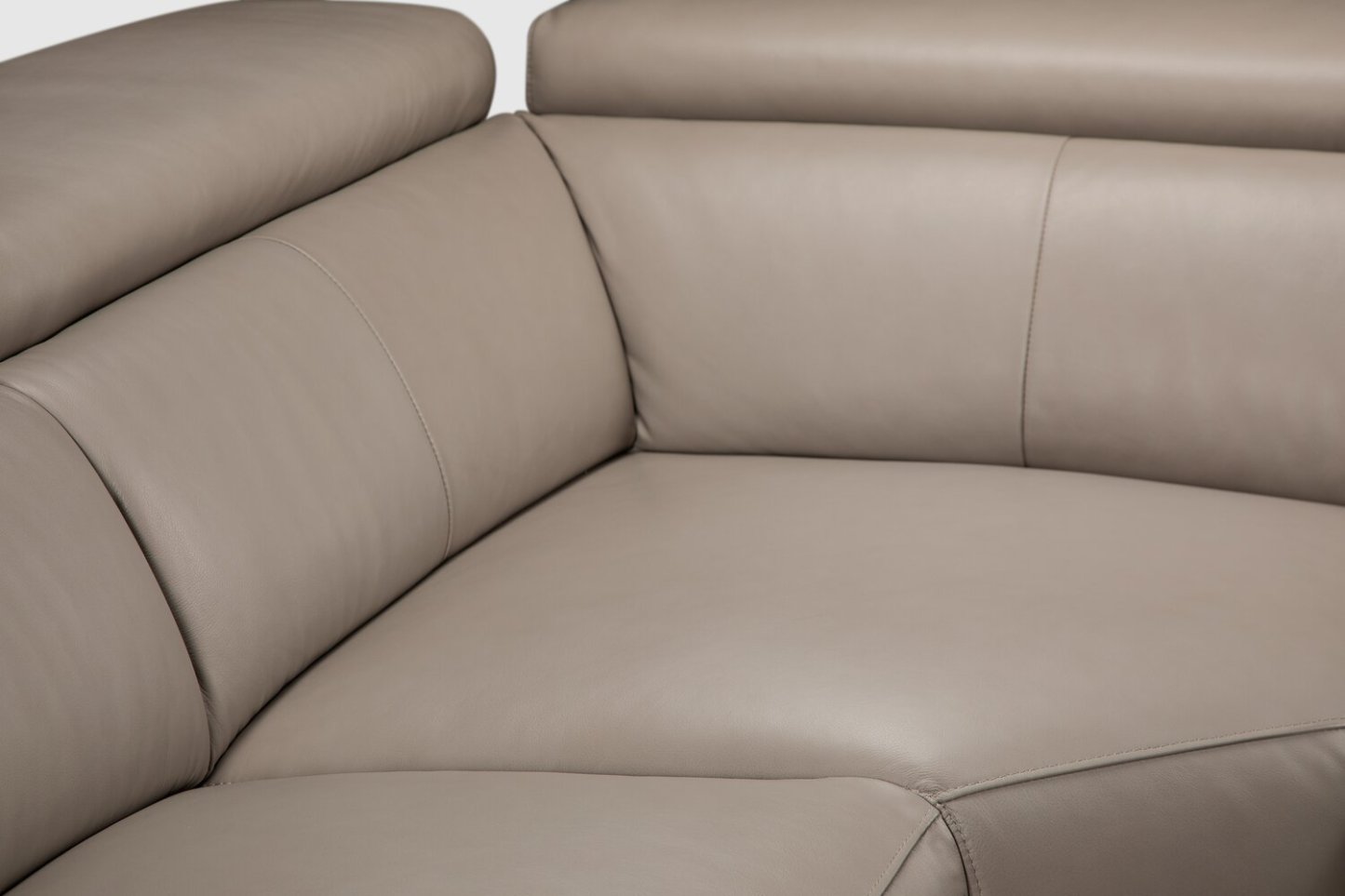 Modella 5-Piece Power Reclining Sectional - Taupe | Canapé sectionnel à inclinaison électrique Modella 5 pièces - taupe | MODEWHS5