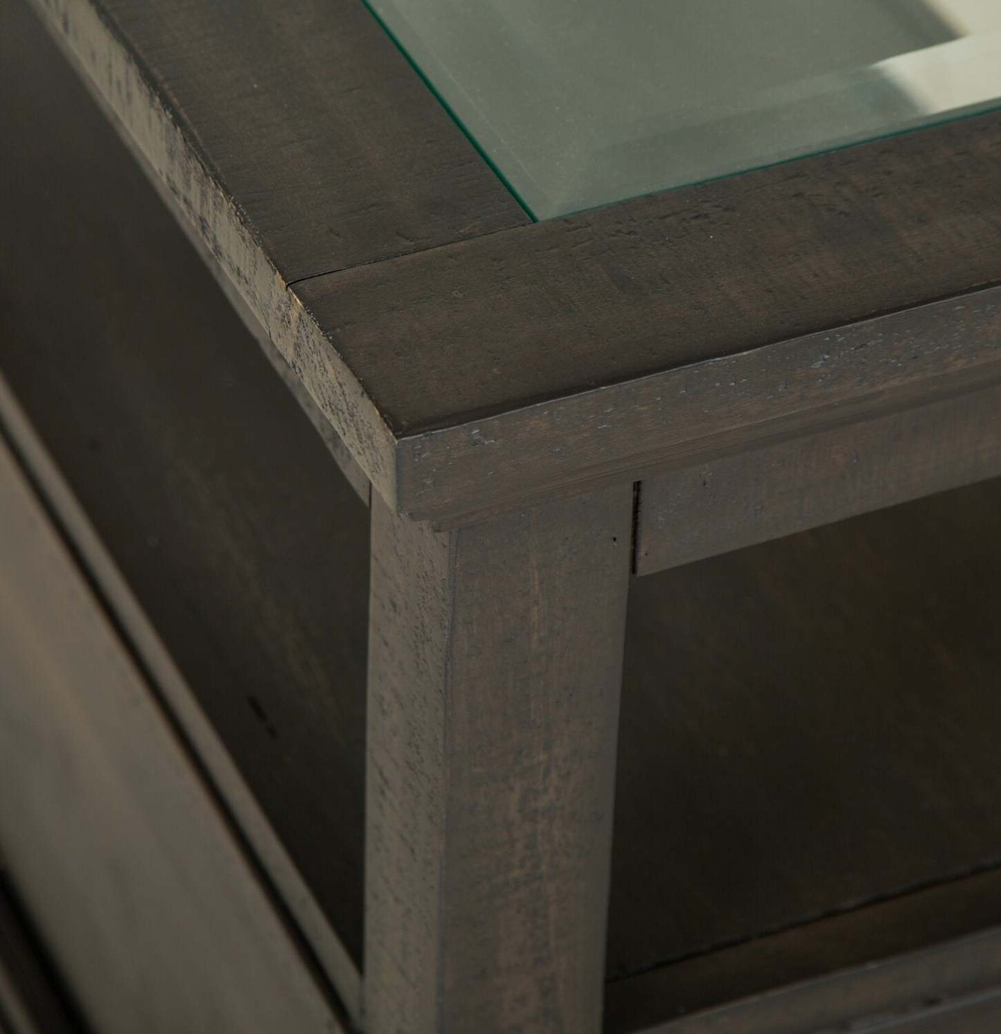 Table de fauteuil traditionnelle Hanson de 15 po en pin avec rangement - graphite