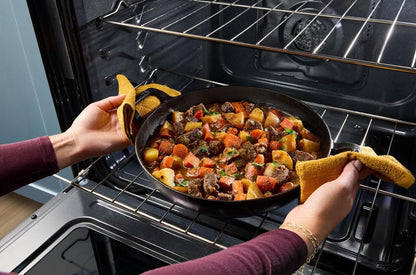 Cuisinière à gaz Whirlpool de 5 pi³ et de 30 po avec cuisson à air - noire - WSGS5030SB | Whirlpool 30 5 Cu. Ft. Gas Range with Air Cooking - Black - WSGS5030SB