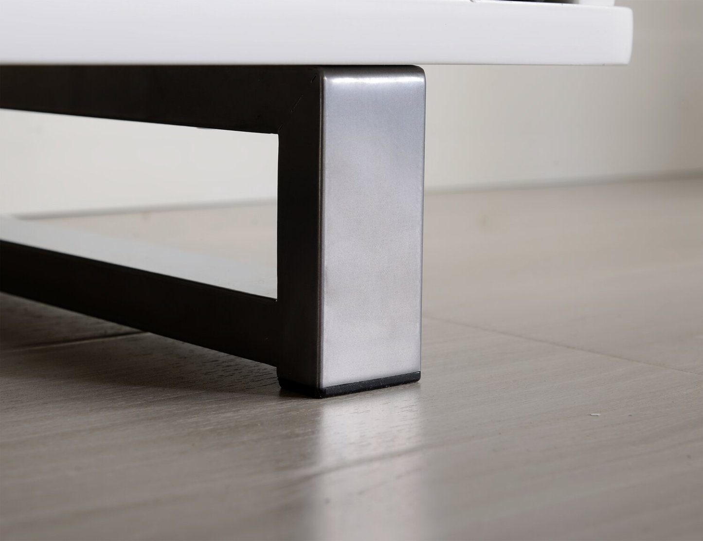 Ignatius 64 Meuble TV avec foyer électrique moderne avec rangement et gestion des câbles pour téléviseurs jusqu'à 70- |Meuble pour téléviseur moderne Ignatius de 64 po avec foyer électrique, rangement et système de gestion