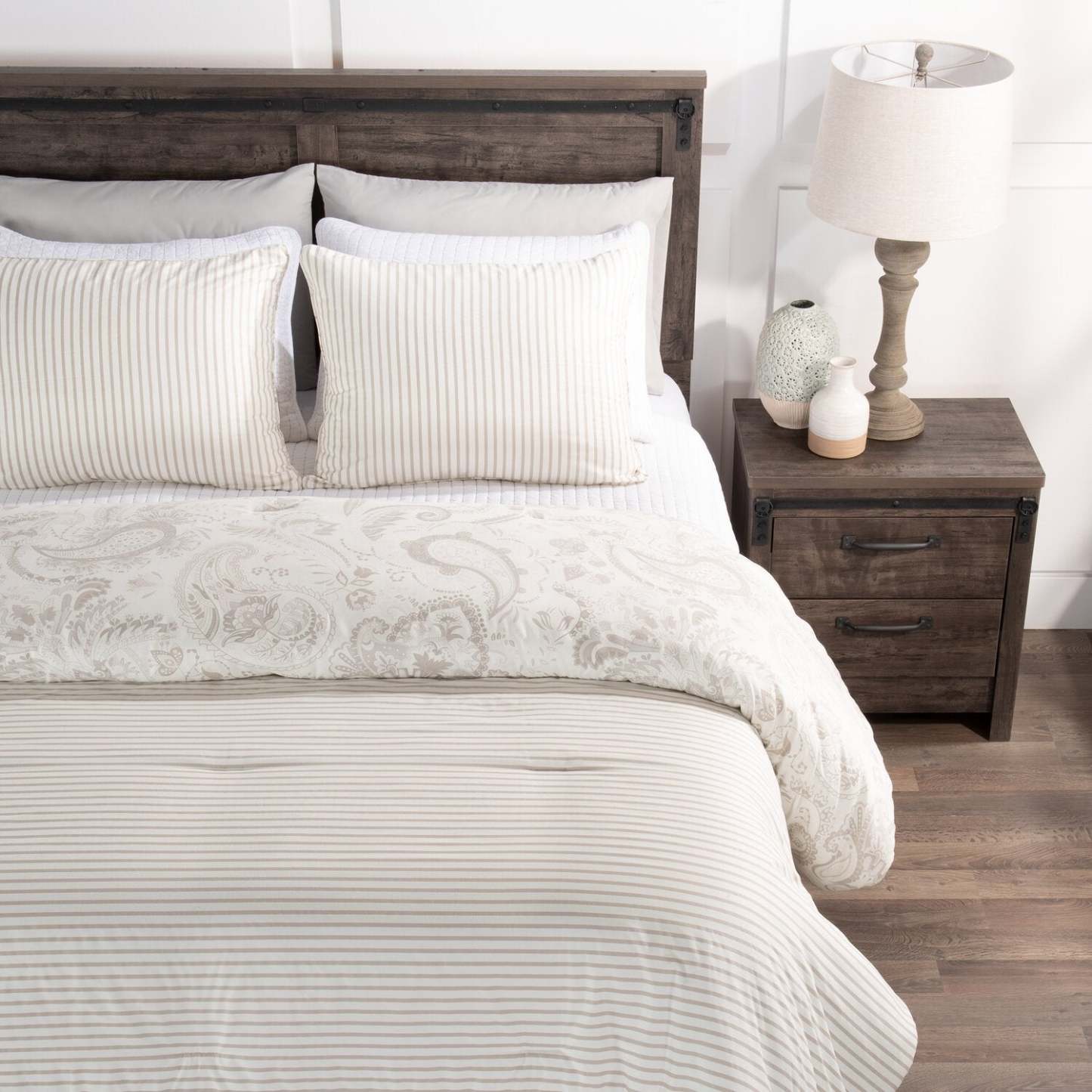 Indie Paisley 3-Piece King Comforter Set - White|Ensemble d'édredon Indie Paisley 3 pièces pour très grand lit - blanc|PAISL3KG