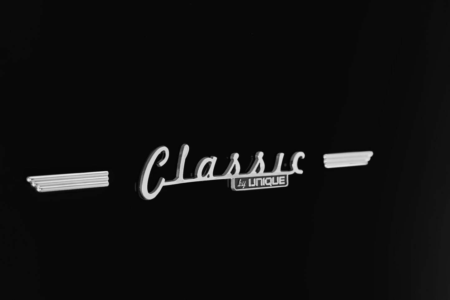 Réfrigérateur Classic Rétro par Unique de 24 po et de 12 pi3 à congélateur inférieur - noir minuit - UGP-340L B AC | U340LBAC