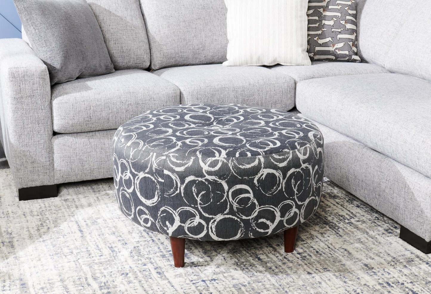 Pouf The Curve 31 en tissu, fabriqué au Canada par Sofa Lab (CURV1163) | Personnalisable
