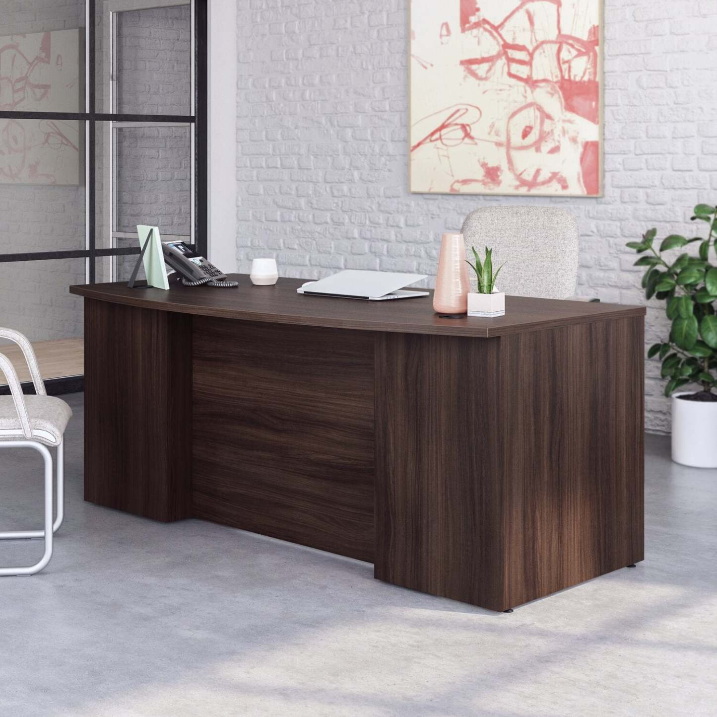 Affirm 71.10 Commercial Grade Office Desk - Noble Elm|Bureau Affirm de 71,10 po de qualité commerciale - orme noble