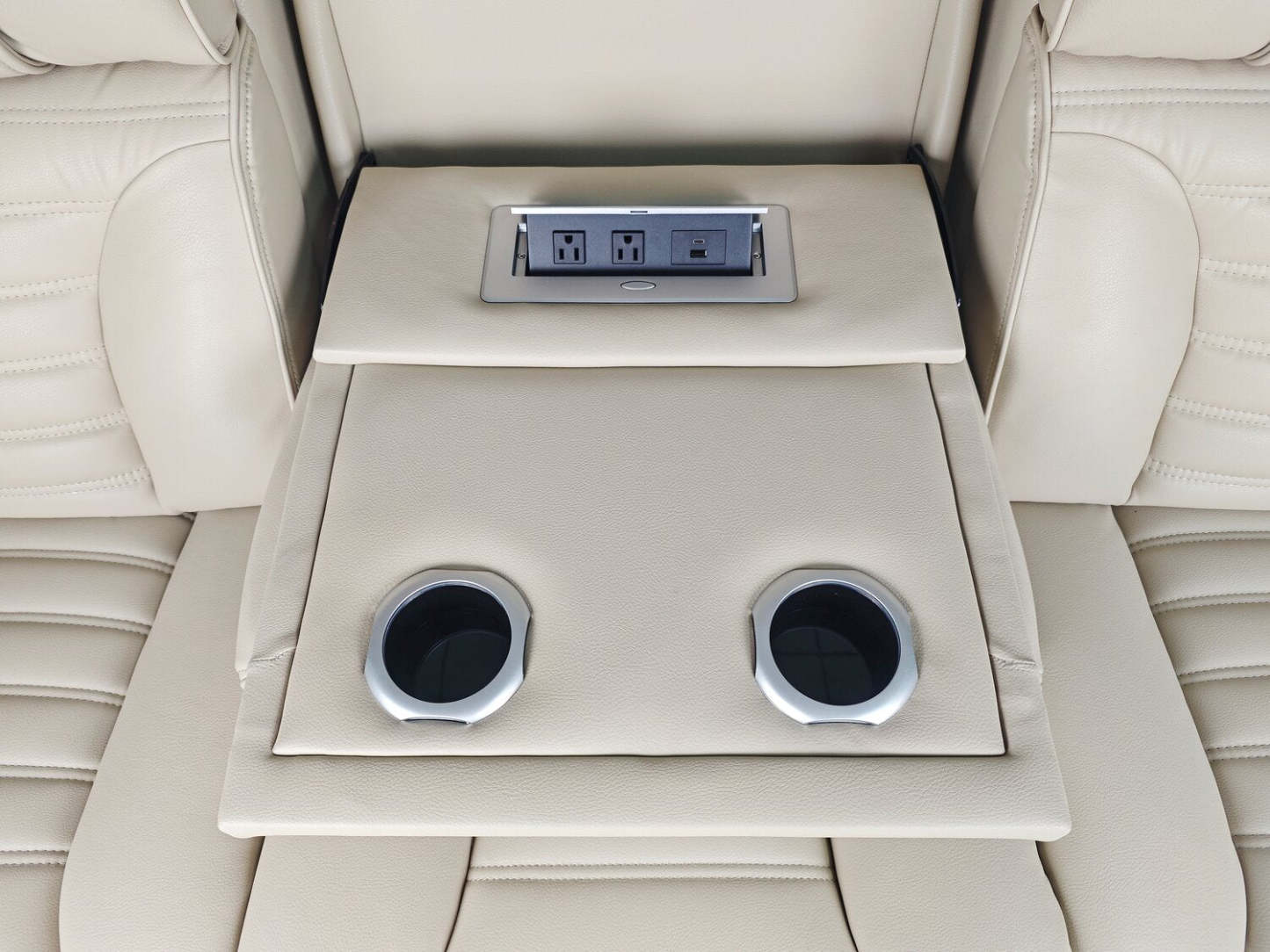 Sofa de massage à inclinaison électrique Zen de 86 po en tissu d’apparence cuir avec appuie-têtes électriques et console rabattable - abricot