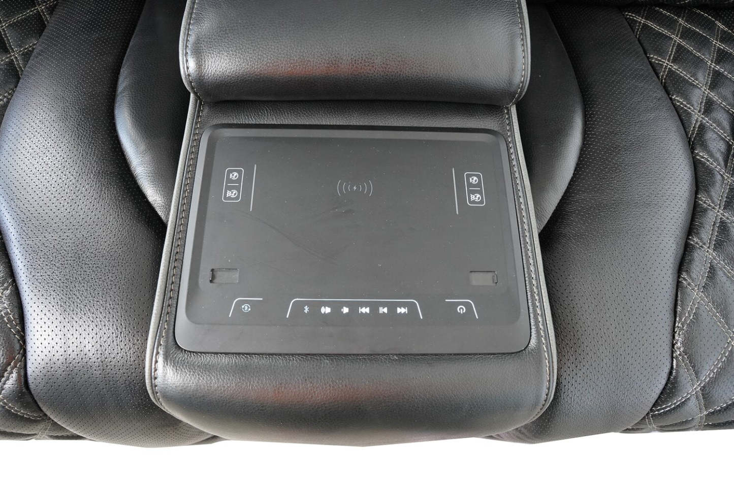 Causeuse de massage à inclinaison électrique Elite de 74 po en cuir avec véritable son immersif et appuie-têtes électriques - noire