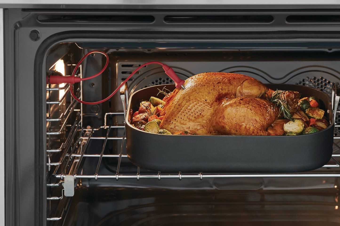 Cuisinière à gaz Frigidaire Professional de 4,4 pi³ à convection véritable avec surface de cuisson à six brûleurs - Smudge-P…