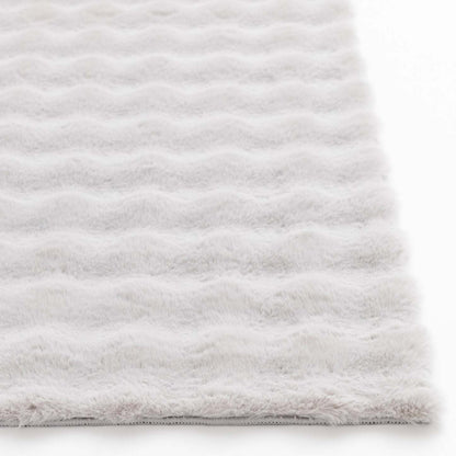 Tapis d'aire en fausse fourrure gris clair avec dos en mousse à mémoire de forme - 5 pi x 7 pi | Carpette Bubble en fausse fourrure gris clair avec revers en mousse à mémoire de forme - 5 pi x 7 pi | BUBBLG06