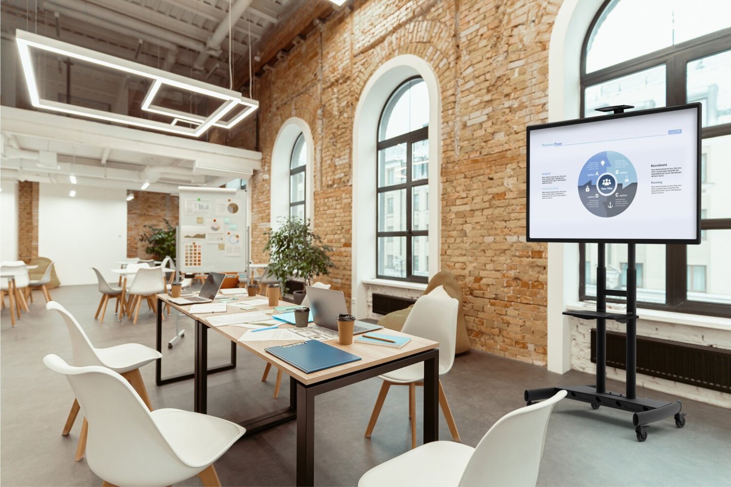 Chariot à roulettes Kanto pour téléviseurs de 55 po à 86 po