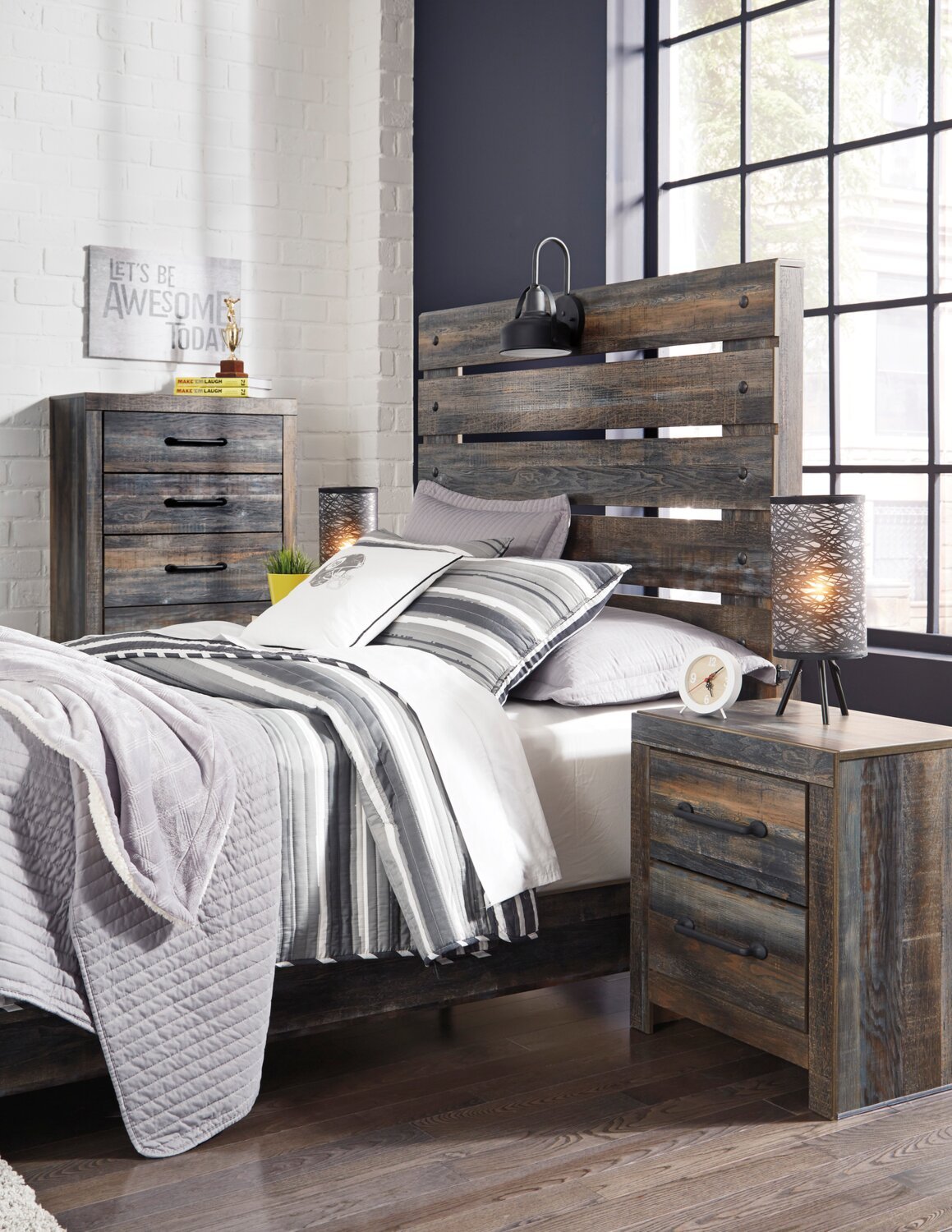 Tête de lit à panneau Abby avec lumière LED et ports USB, marron - Pleine grandeur | Tête de lit à panneau Abby avec éclairage à DEL et ports USB, brune - format allumé double