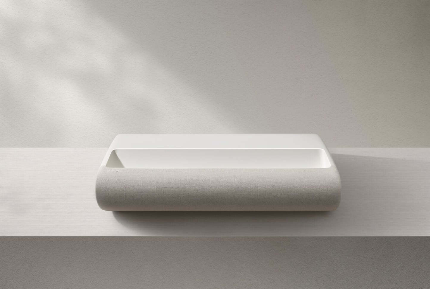 SAMSUNG The Premiere 4K Quantum HDR Dolby Atmos® Ultra Short Throw 2500 Lumen Projector (SP-LPU7DSAXXZC) | Projecteur à ultra-courte portée La Première de Samsung 4K de 2 500 lumens avec Quantum HDR et Dolby Atmos (SP-LPU7DSAXXZC)