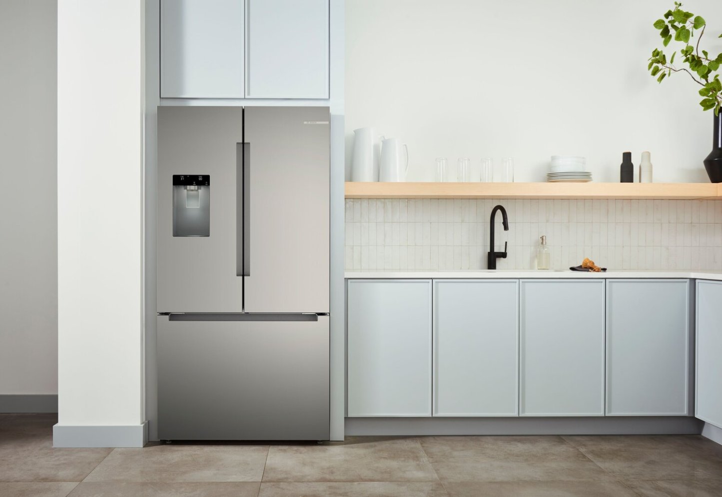 Bosch 36'' 21.6 Cu. Ft French Door Refrigerator – Fingerprint Resistant Stainless Steel - B36CD10ENS | Réfrigérateur Bosch de 36 po et de 21,6 pi3 à portes françaises - acier inoxydable résistant aux traces de doigts - B36CD10ENS