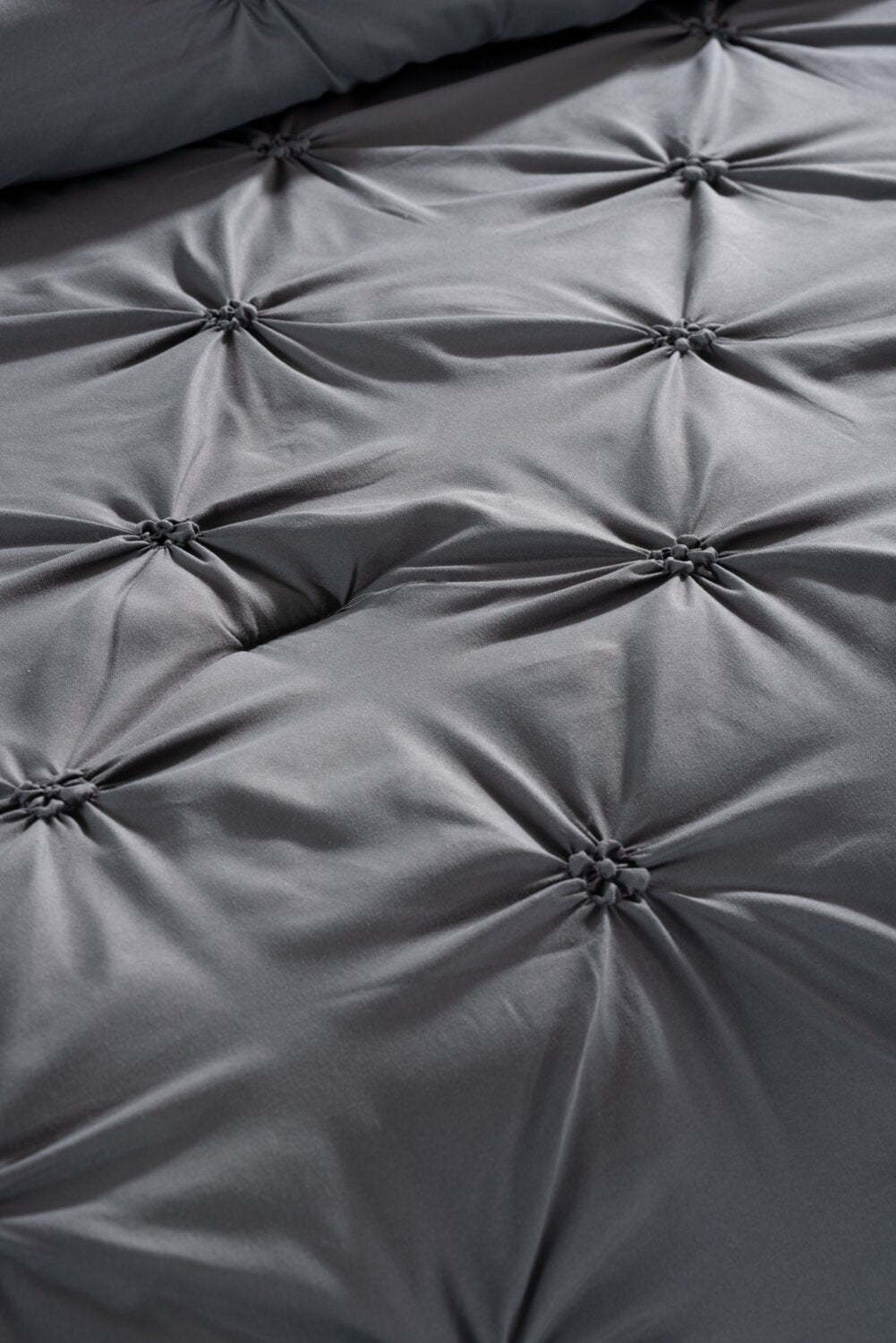 Ensemble d'édredon Brianna 3 pièces pour grand lit/grand lit - Gris foncé | Ensemble d'édredon Brianna 3 pièces gris foncé pour lit double ou grand lit