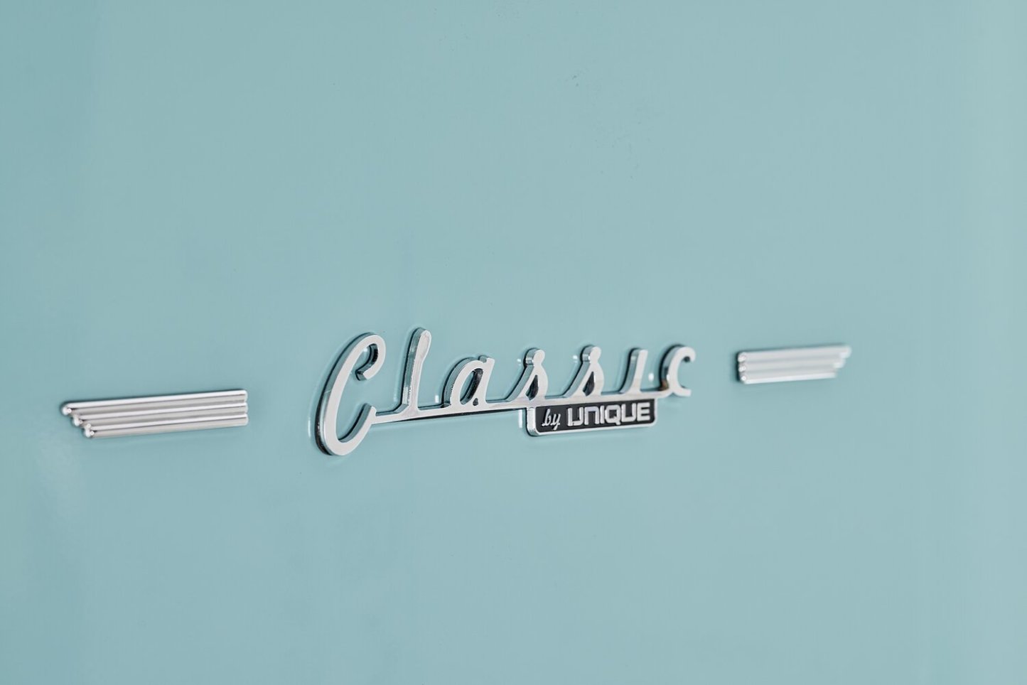 Réfrigérateur Classic Rétro par Unique de 24 po et de 12 pi3 à congélateur inférieur - turquoise brume marine - UGP-340L T AC | U340LTAC