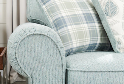 Fabriqué au Canada, canapé Scarlett de 87 po en tissu de chenille avec accoudoirs enroulés et coussins décoratifs - bleu marine