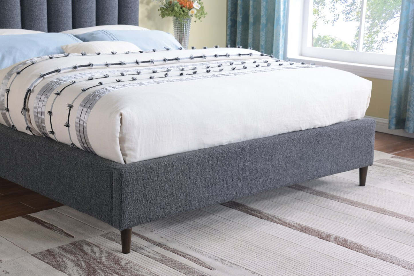 Kort &amp; Co. Lit plateforme rembourré Rain en tissu anthracite, capitonné - King Size | Lit plateforme rembourré Rain de Kort &amp; Co. en tissu anthracite capitonné - format très grand lit