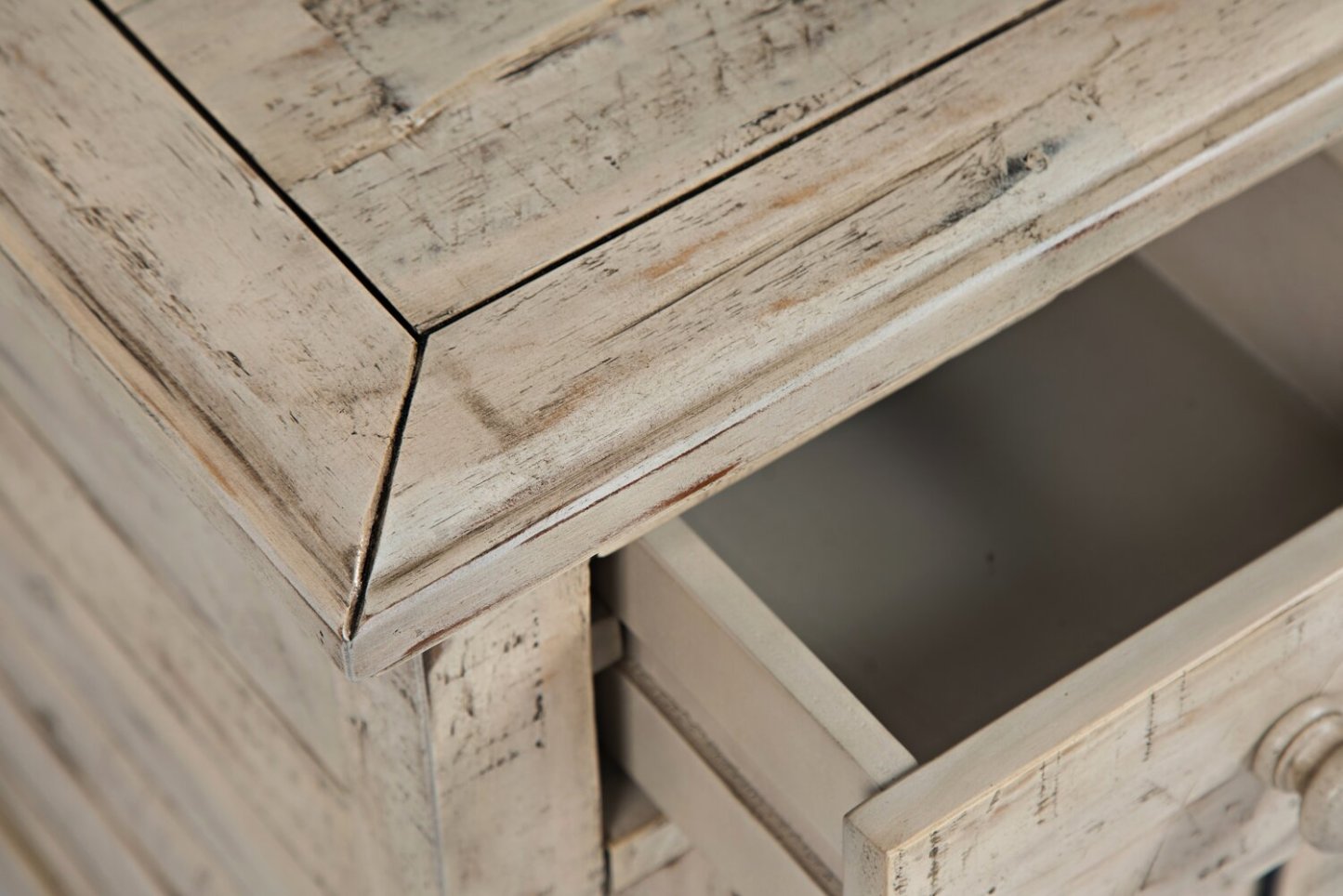 Rocco 16 Chairside Table avec USB - Crème|Table de fauteuil Rocco de 16 po avec USB - crème