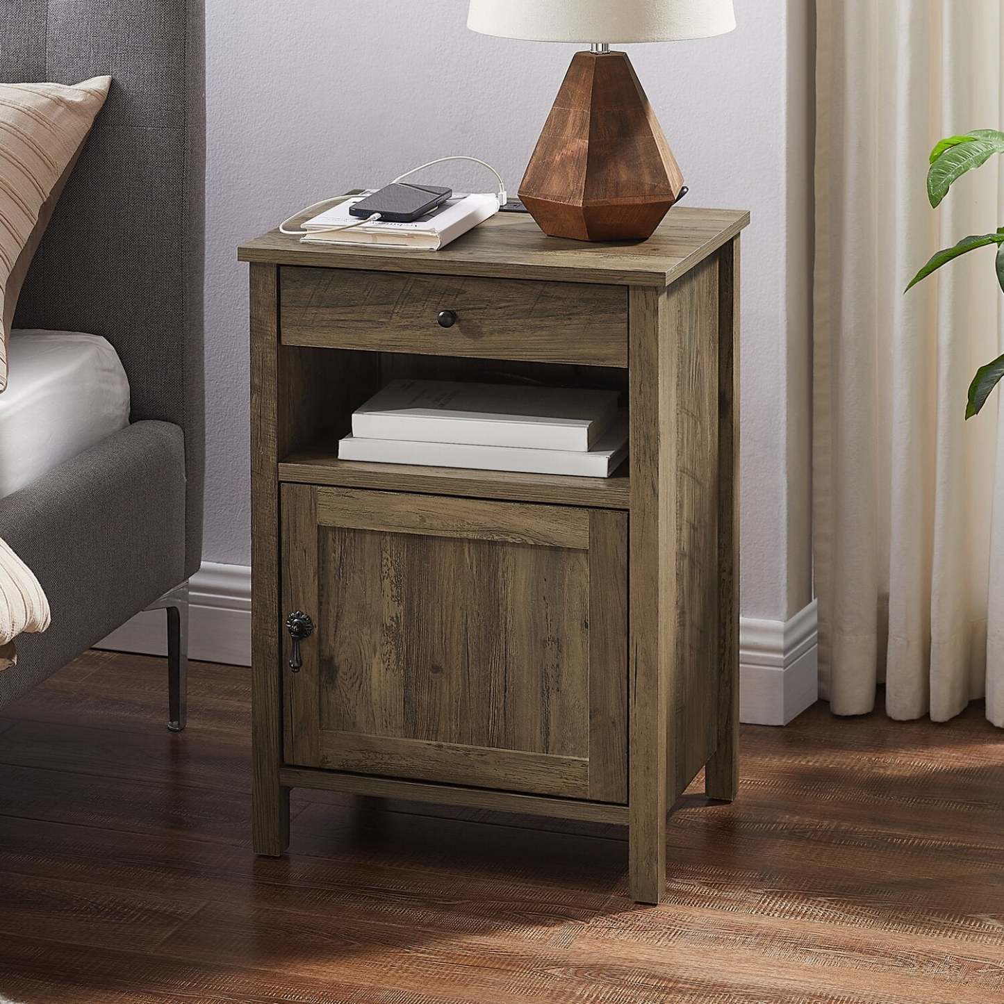 Table de nuit Theo à 1 tiroir avec armoire de rangement, 18 L x 25,75 H - Marron | Table de nuit Theo de 18 po (l) x 25,75 po (H) à 1 tiroir avec armoire de rangement - marron